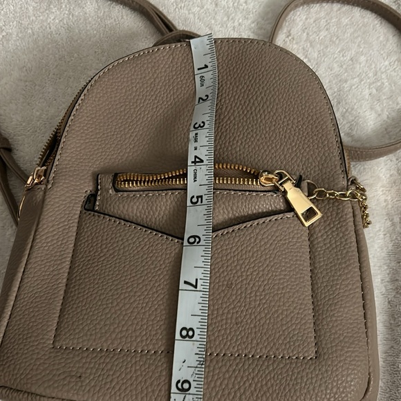 Leather backpack, mini a brown color with a gold chain for the long strap - Picture 5 of 7